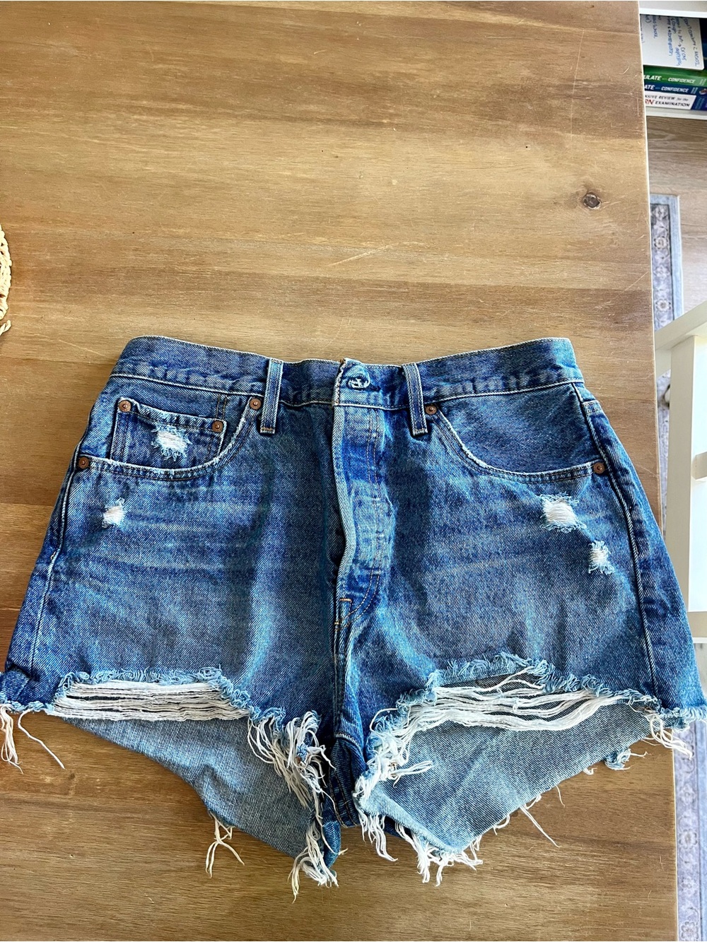 Levi’s 501 Women’s Original Distressed Denim Shorts W32 Medium Wash